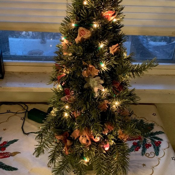 Vintage One-of-a-Kind Victorian Style Floral 21-inch Rose Tree with Lights - Picture 9 of 9